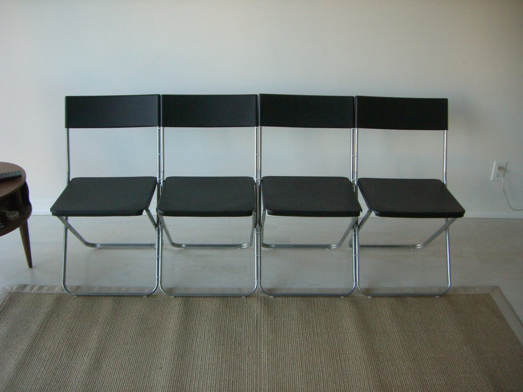a cheap temporary 'sofa' IKEA Hackers
