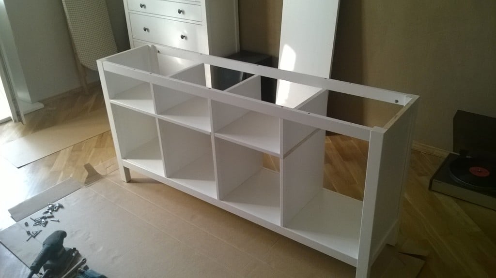 Combining 2 HEMNES console tables into 1
