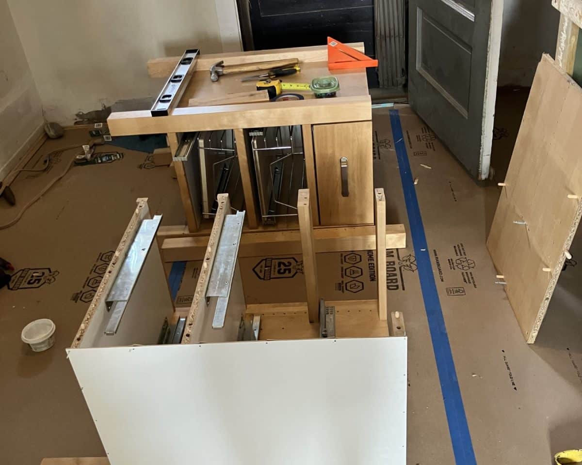 IKEA VARDE kitchen cabinet hack