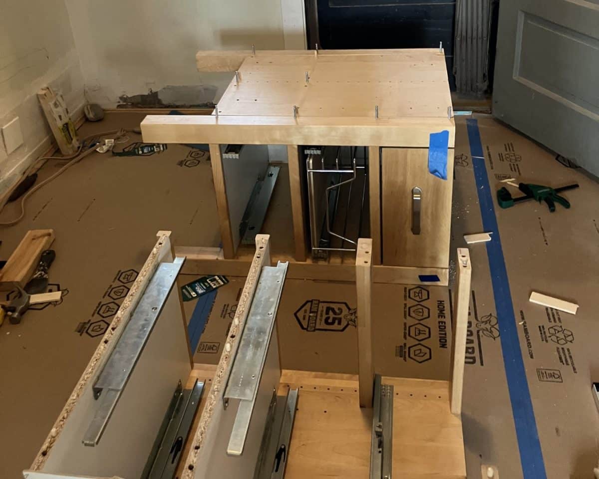 IKEA VARDE kitchen cabinet hack