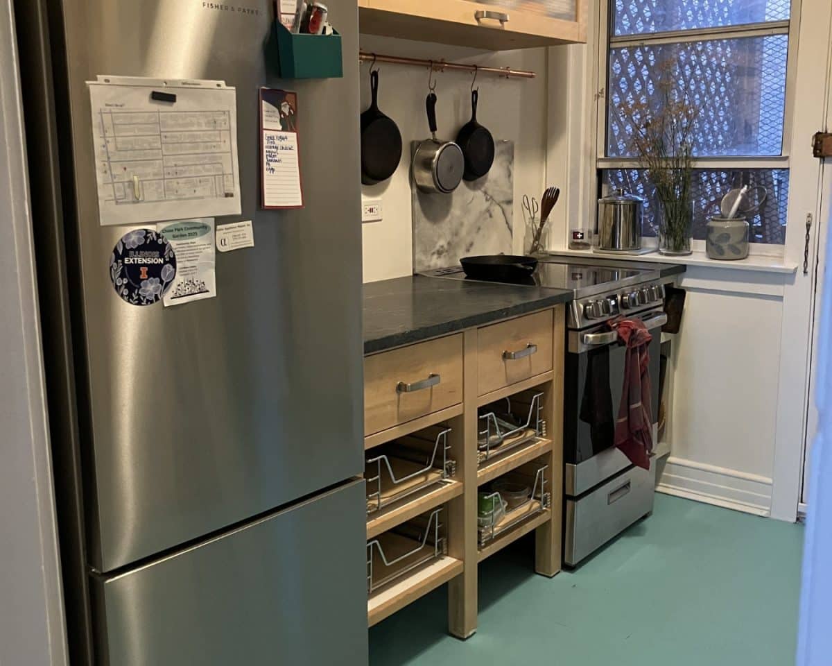 Attaching two IKEA VARDE kitchen cabinets into one countertop space