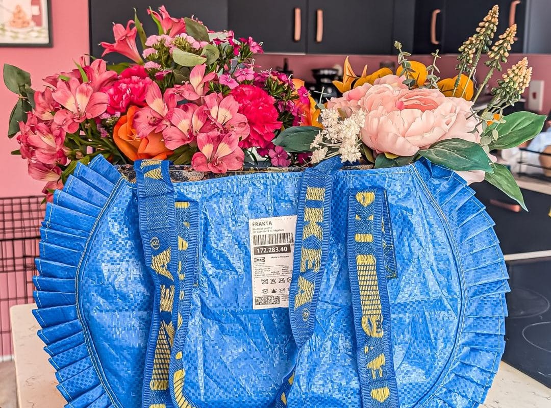 handbag made from IKEA FRAKTA blue bag