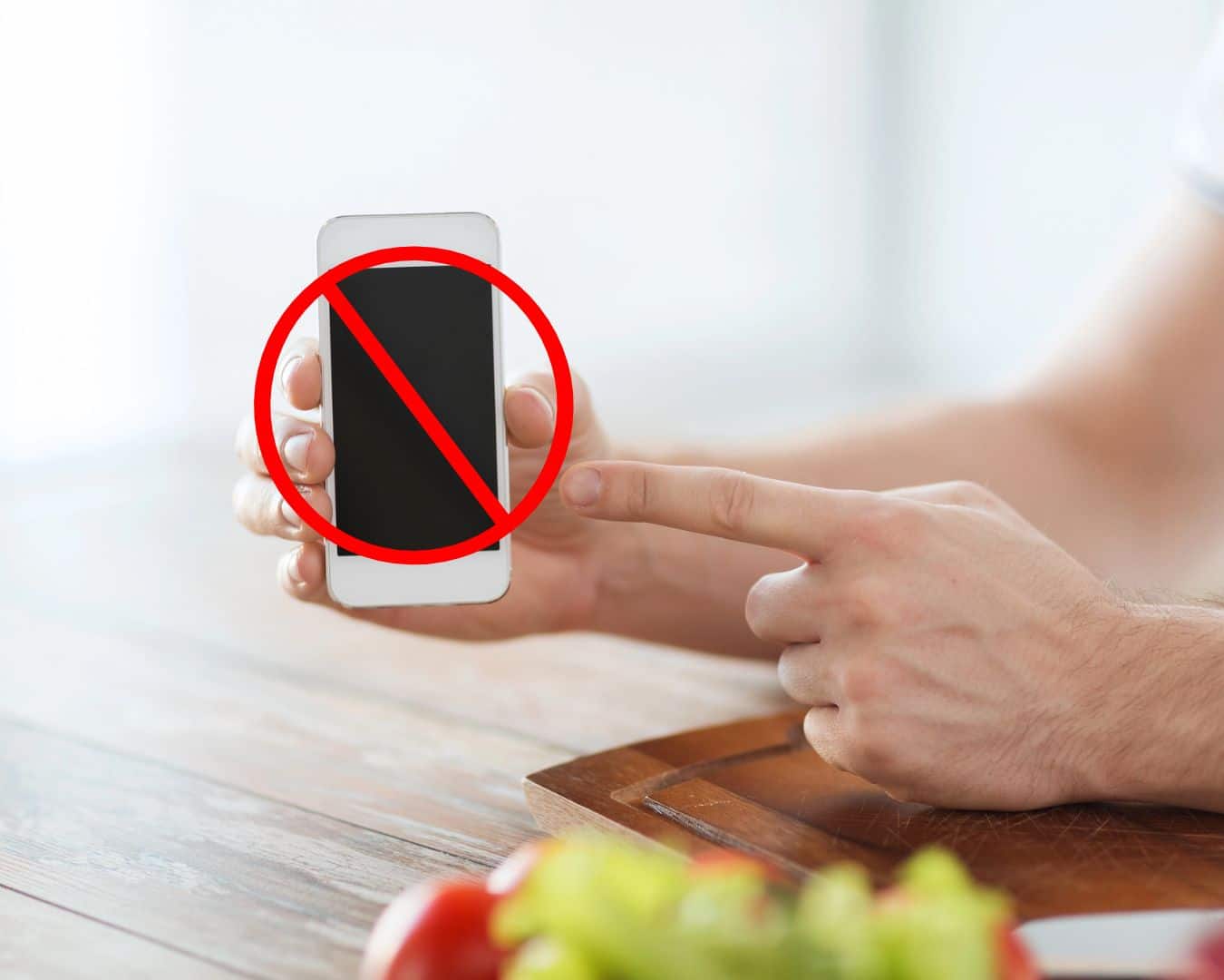 4 Clever IKEA Ideas to Make Your Dinner Table a No-Phone Zone (Finally!)