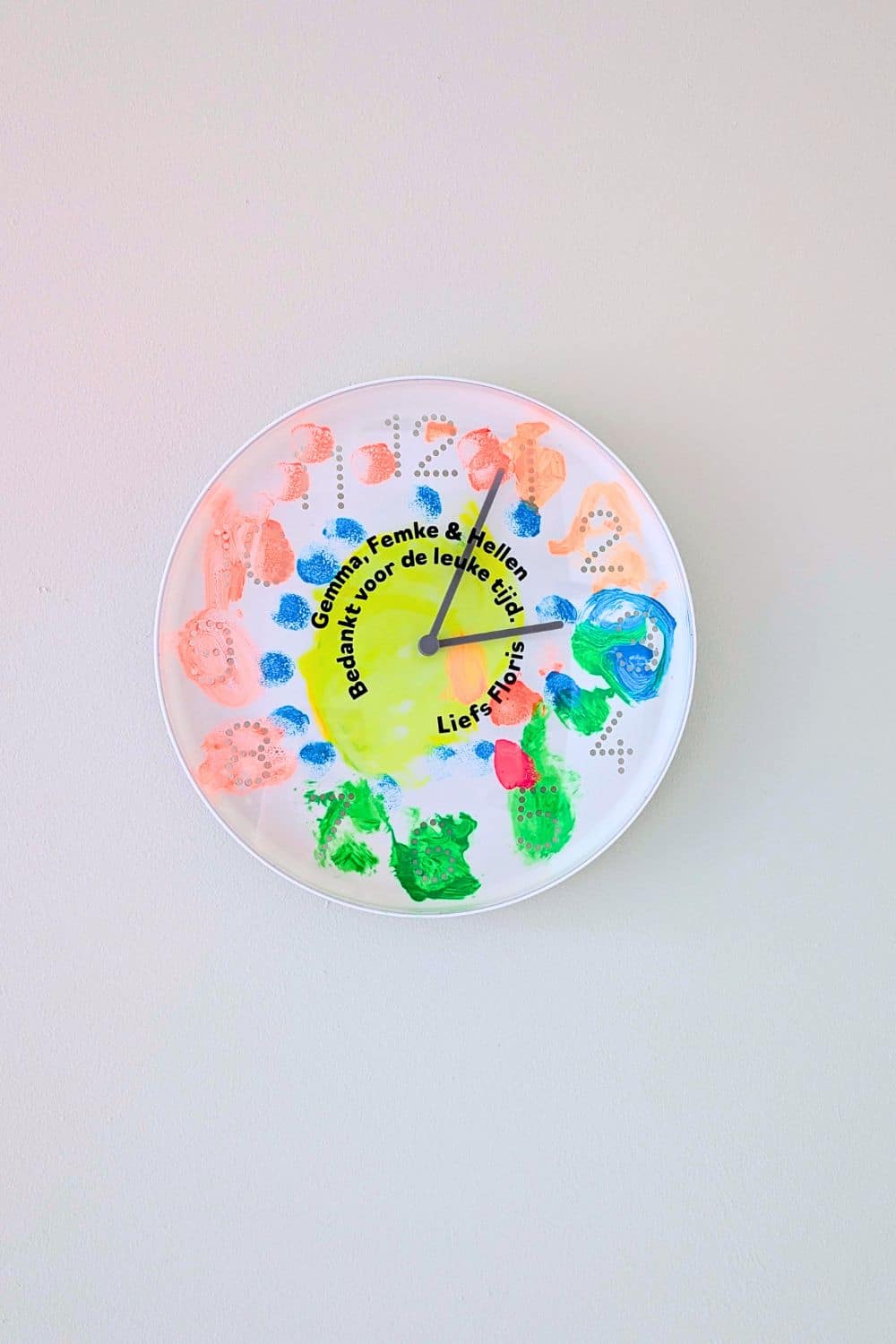 tromma-clock-kids-craft - IKEA Hackers kids hand painted clock gift for mom