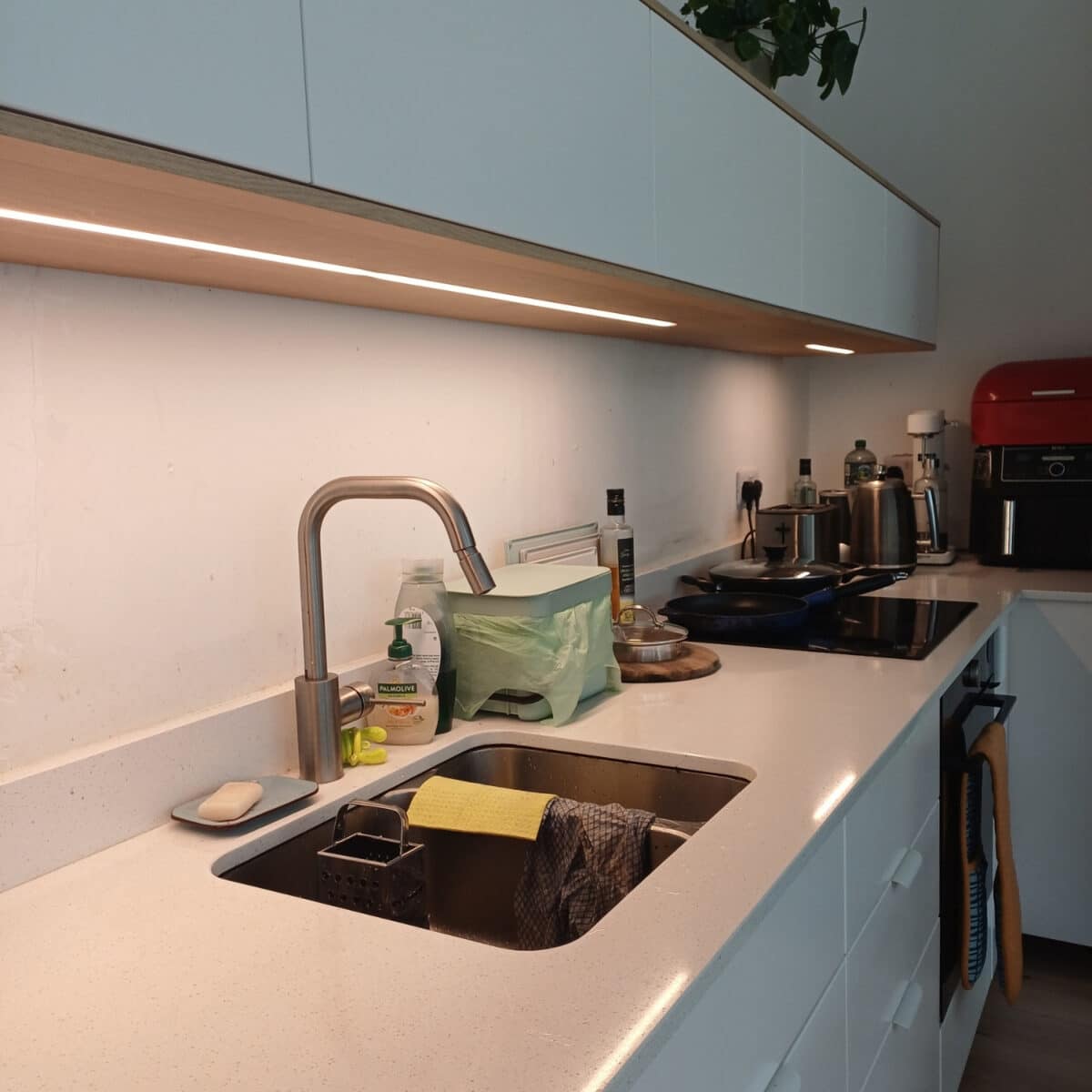 71 - IKEA Hackers IKEA METOD horizontal upper cabinets with LED lighting